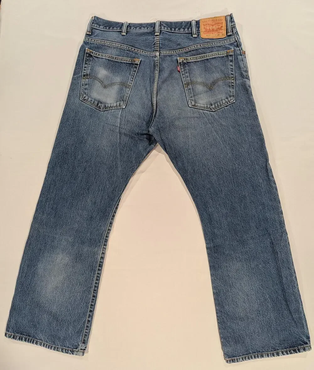 Levi's 517 Jeans Mens 38x30 Blue Med Wash Regular Bootcut Zip Fly Denim Casual